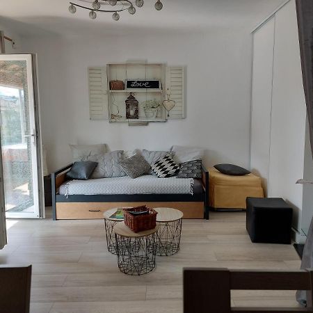 Home Tranquille Dans La Cite Du Mimosa - 2 Etoiles - Axelle Loc'Appart ماندوليو لا نابول المظهر الخارجي الصورة